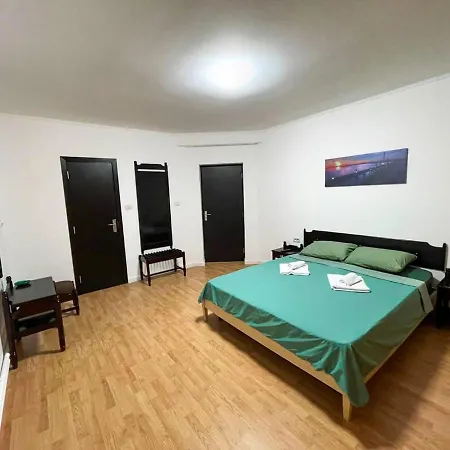 Macris Guest house *